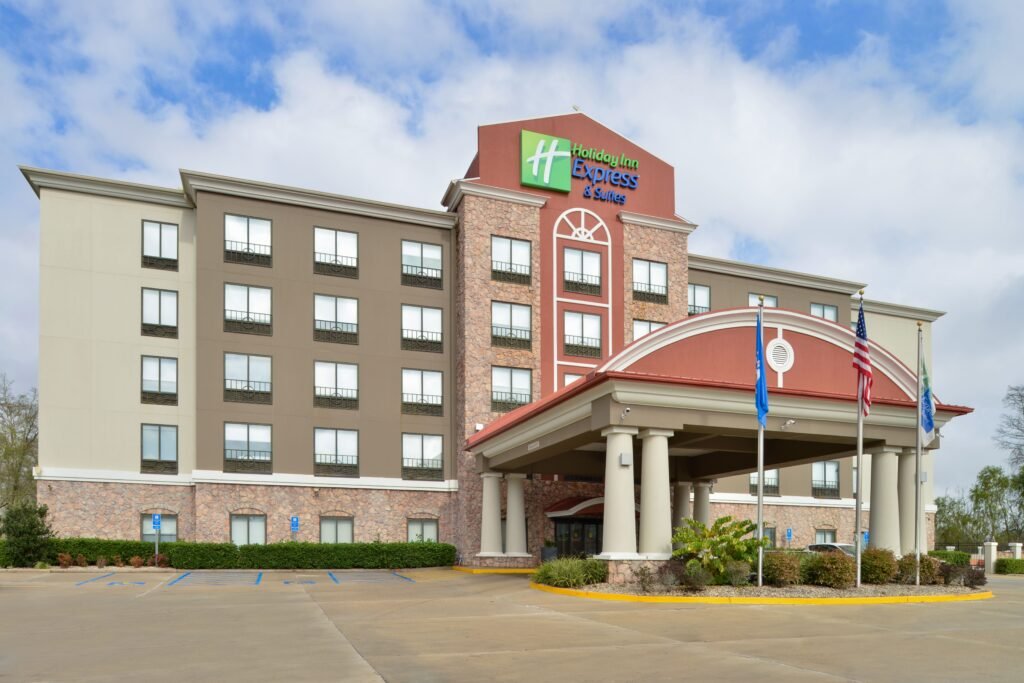 LAPLACE-HOLIDAY-INN-EXPRESS-ECLECTICBRAINS-MAGAZINE-VIMAL-PATEL-QHOTELS